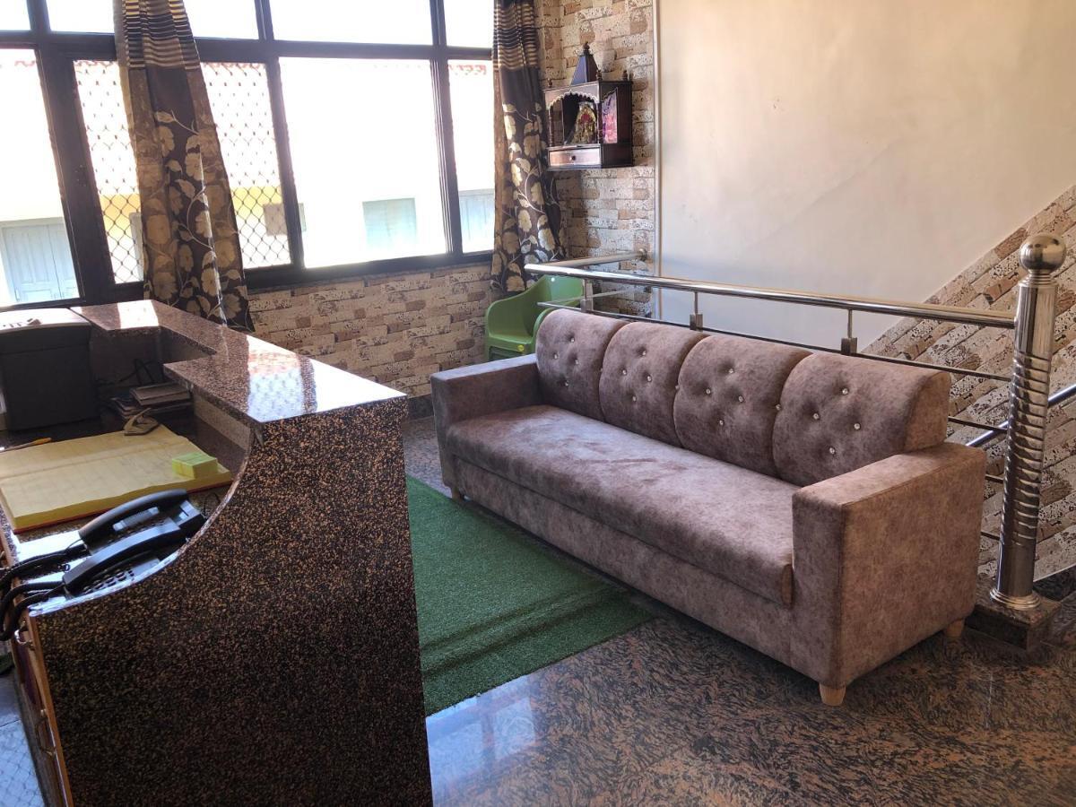 Hotel Famous Haridwar Bagian luar foto