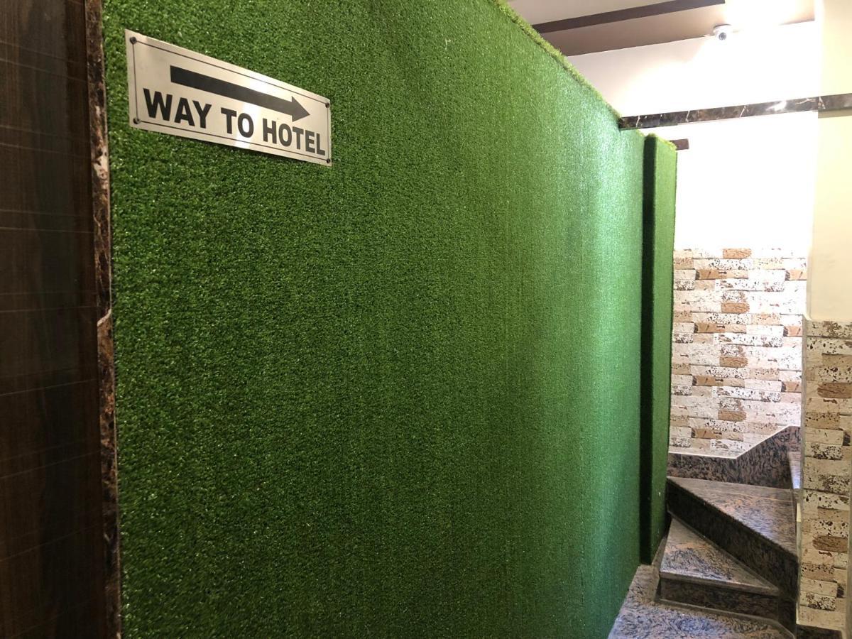 Hotel Famous Haridwar Bagian luar foto