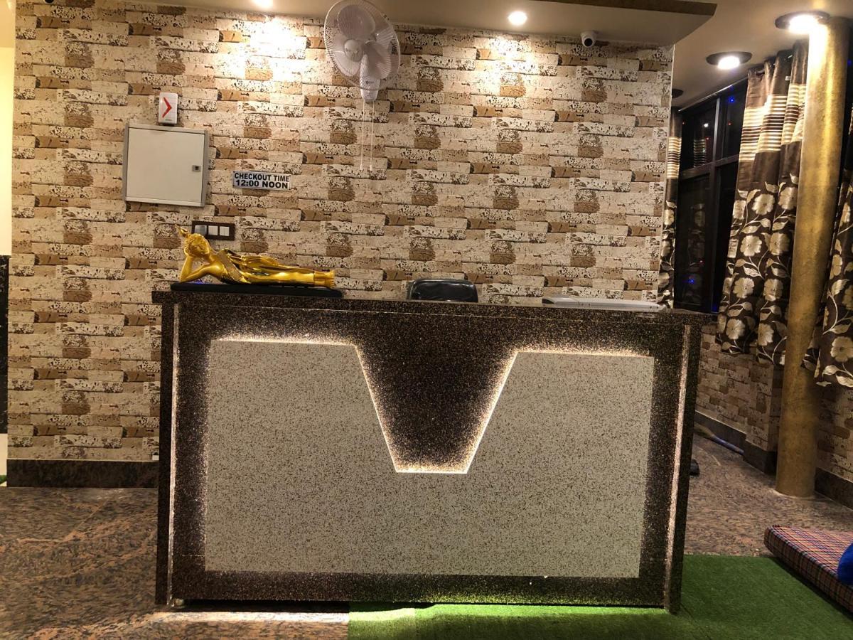 Hotel Famous Haridwar Bagian luar foto
