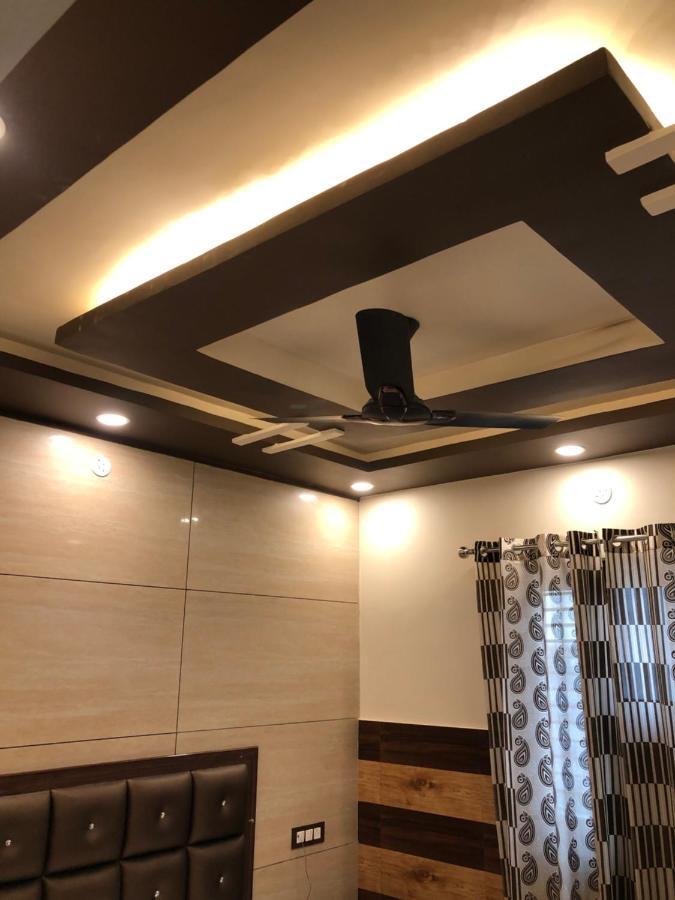 Hotel Famous Haridwar Bagian luar foto