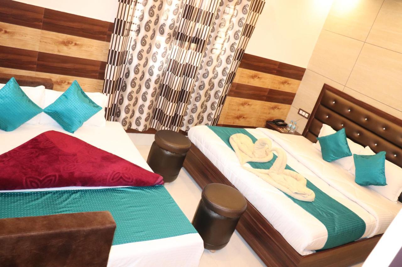 Hotel Famous Haridwar Bagian luar foto
