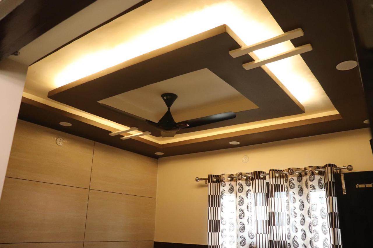 Hotel Famous Haridwar Bagian luar foto