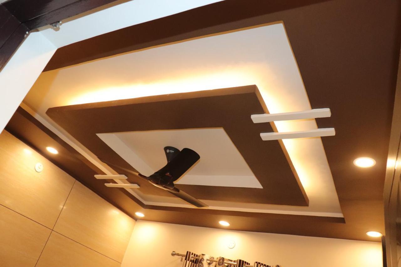 Hotel Famous Haridwar Bagian luar foto